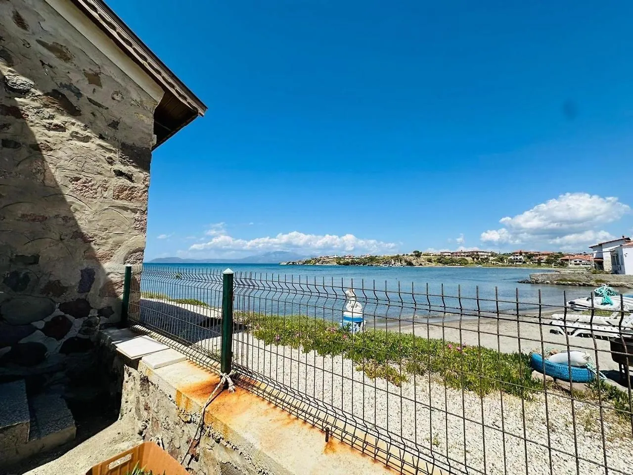 Denize Sifir-Otantik Tas Ev Villa Çeşme Türkiye
