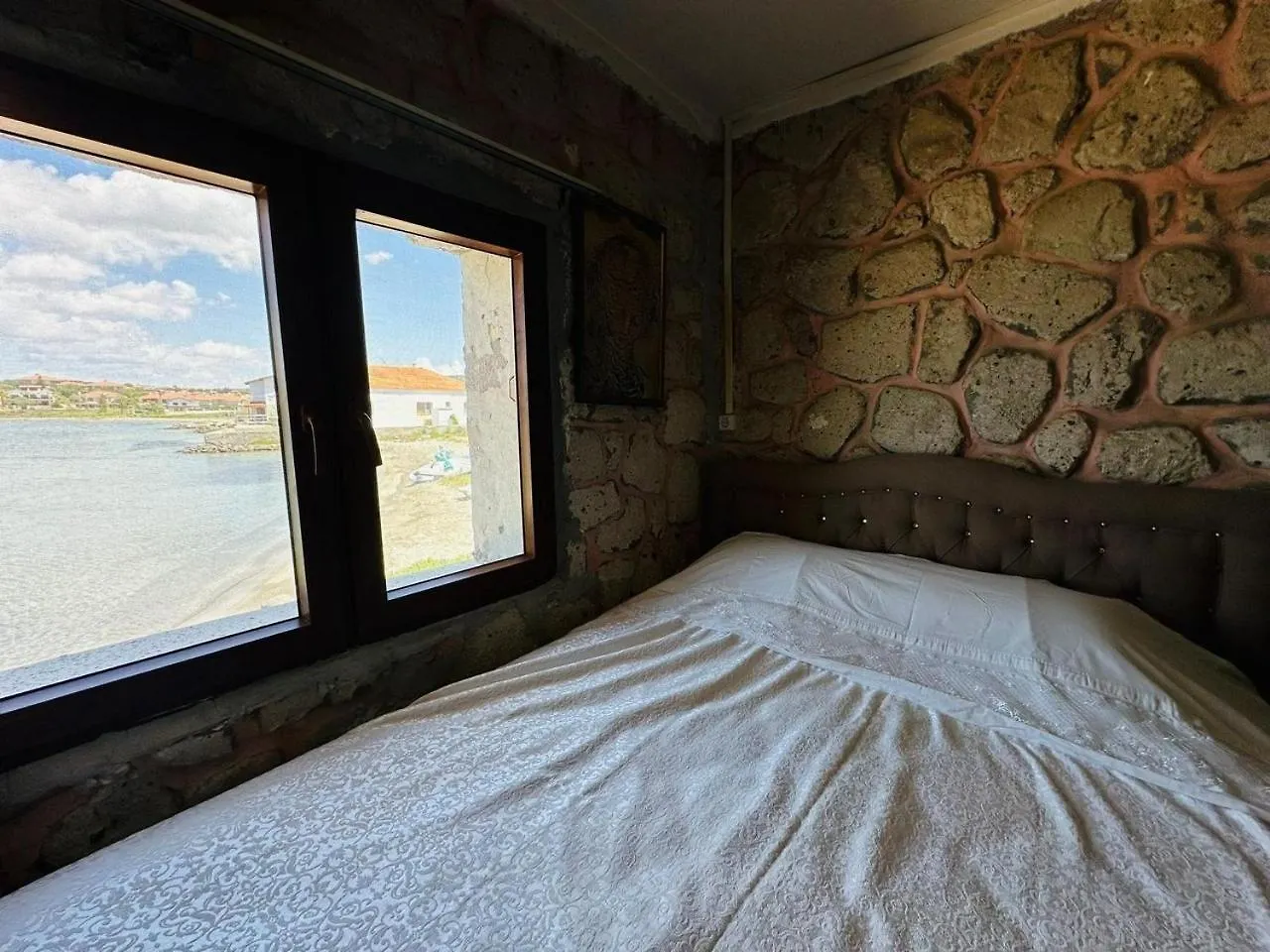 Denize Sifir-Otantik Tas Ev Villa Çeşme Türkiye
