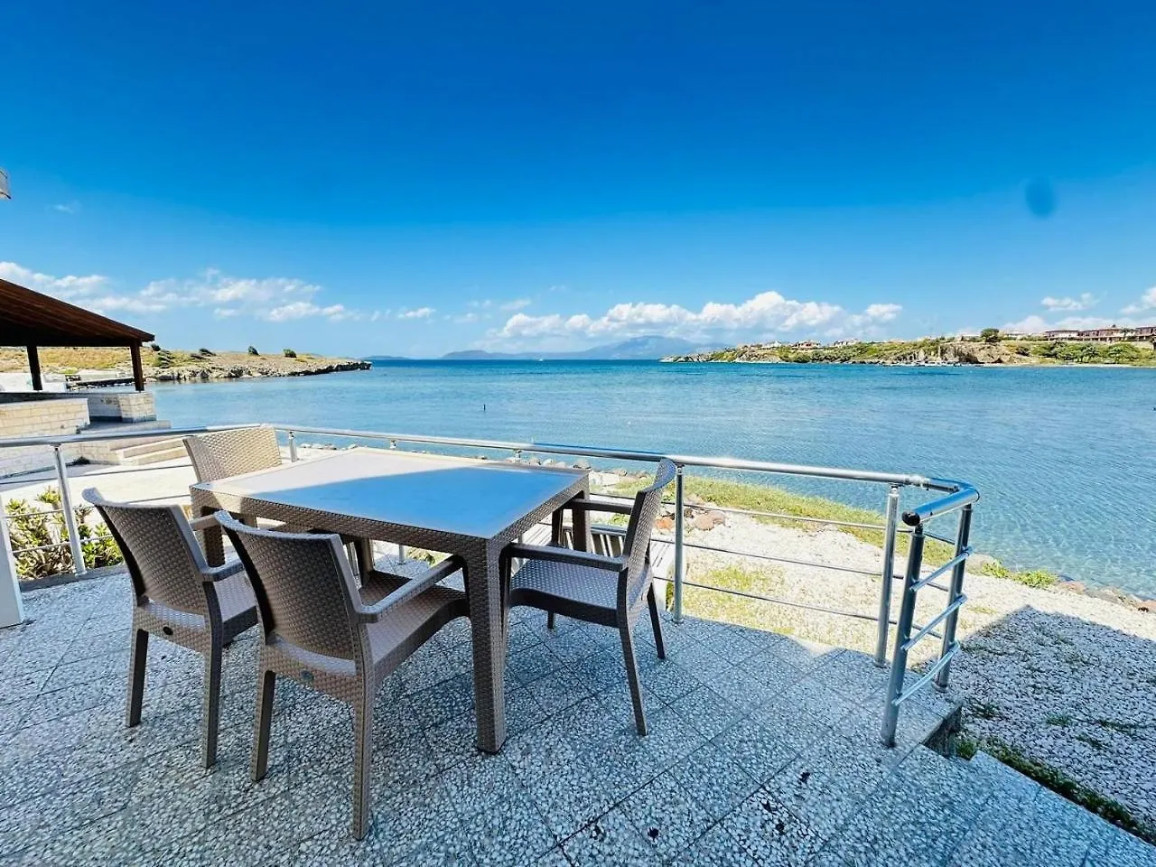 Denize Sifir-Otantik Tas Ev Villa Çeşme