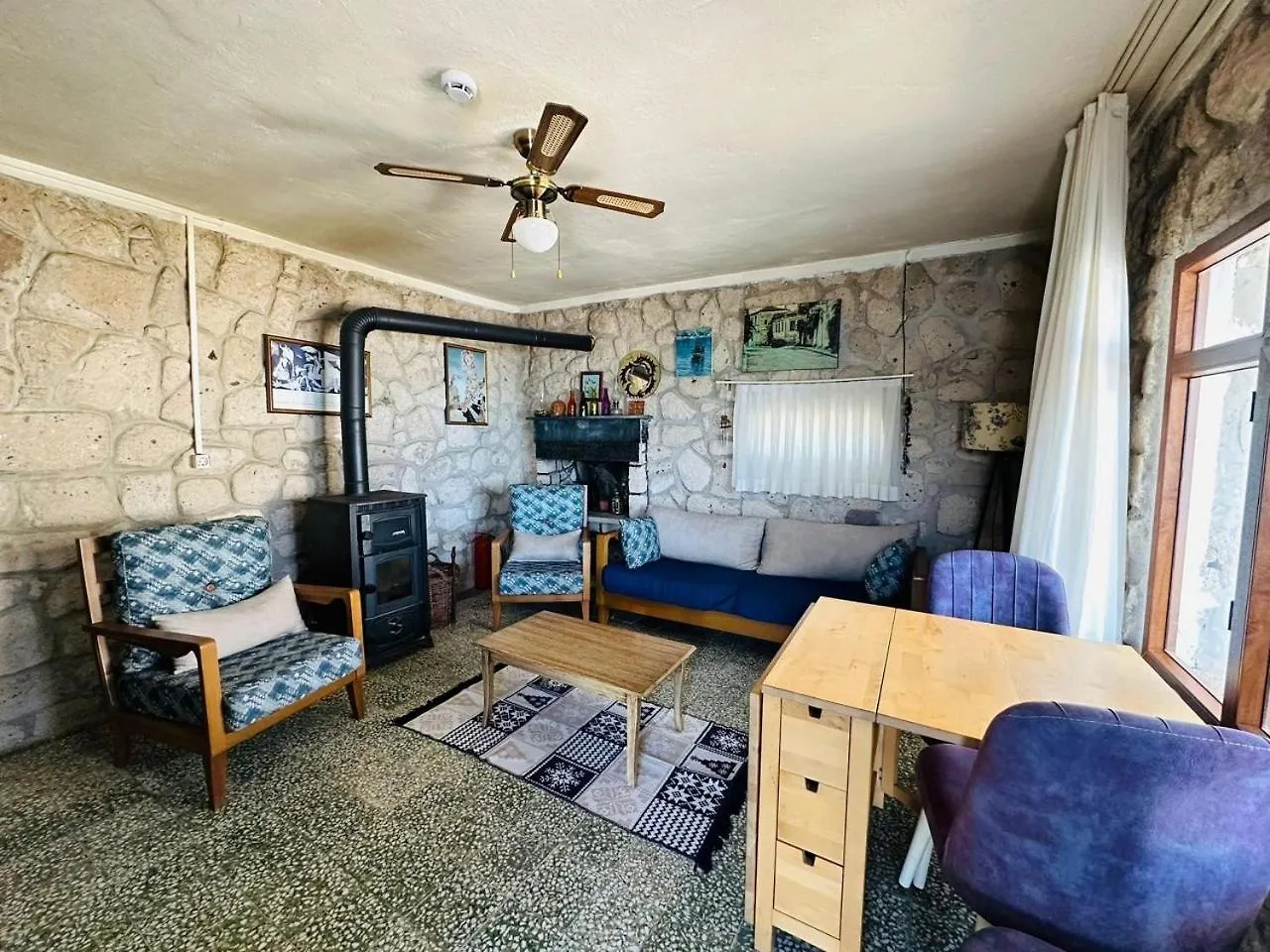 Denize Sifir-Otantik Tas Ev Villa Çeşme Türkiye
